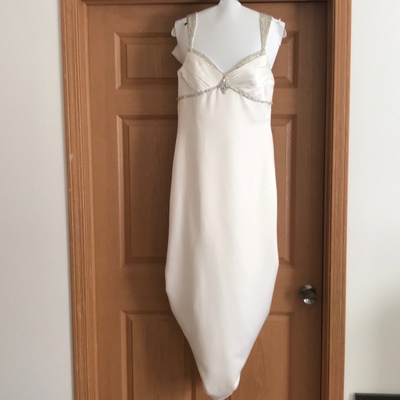 David’s Bridal ivory wedding gown - Picture 2 of 3